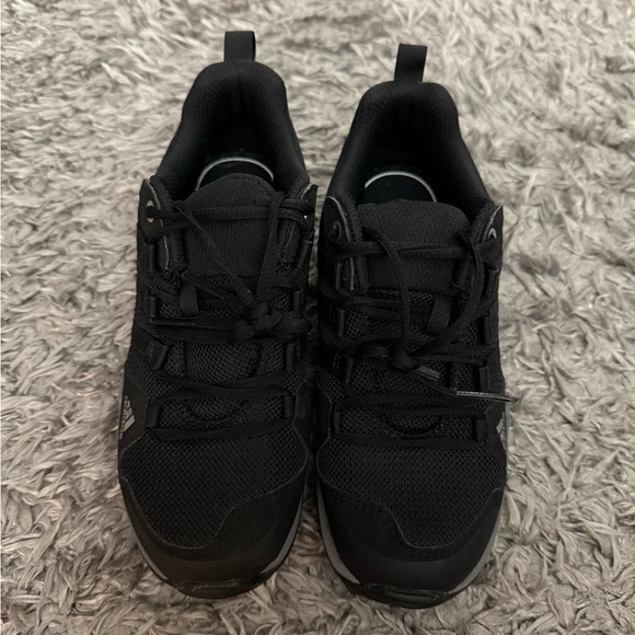 Adidas Terrex Black Outdoor Shoes boys size 1 NWB - Picture 2 of 4